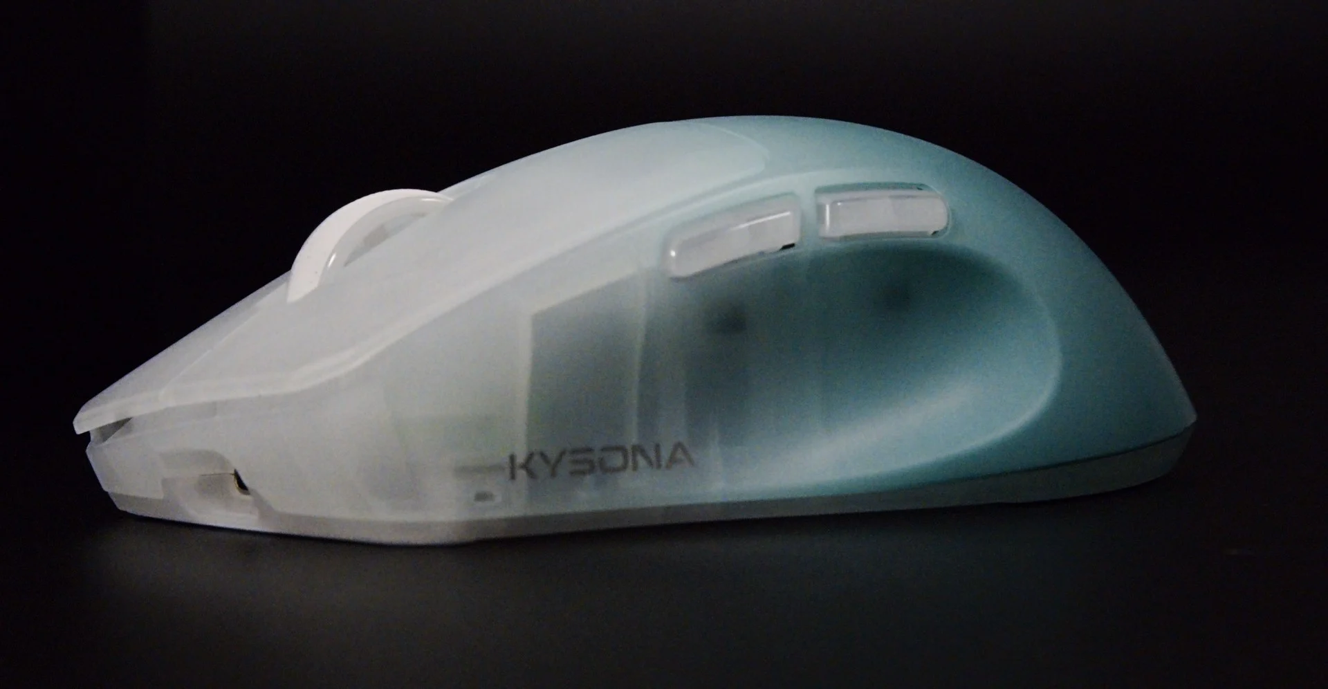 KYSONA Uranus Ultra 측면 외관과 사이드 버튼